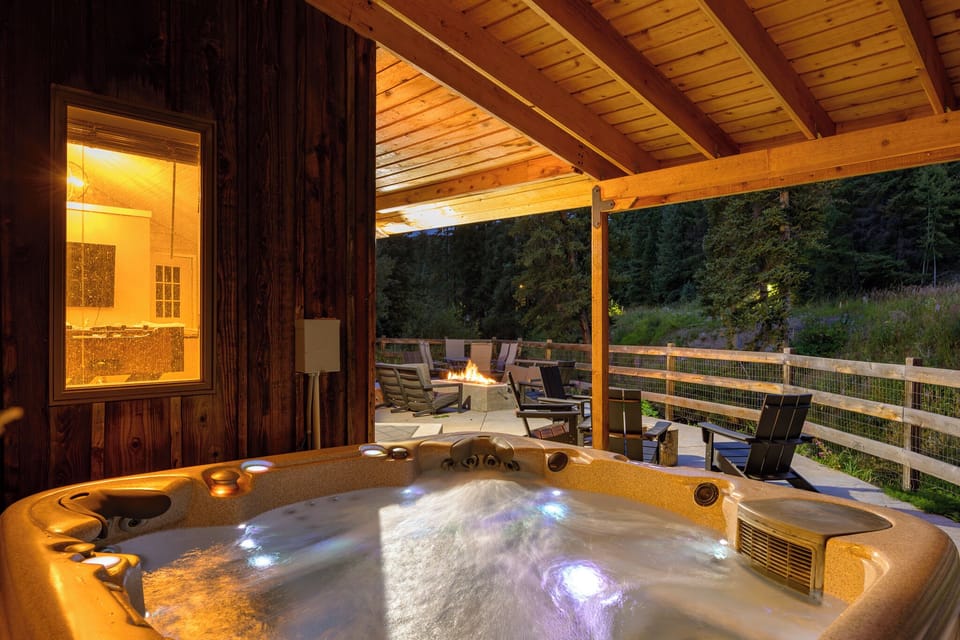 Private Hot Tub Next to the River