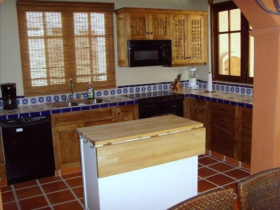 Kitchen (fully equipped) with portable butcher block island.
