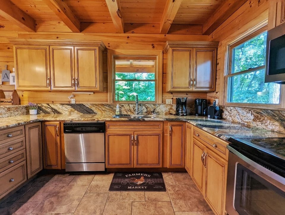 Main Level Fully Equipped Kitchen with Bar Sitting