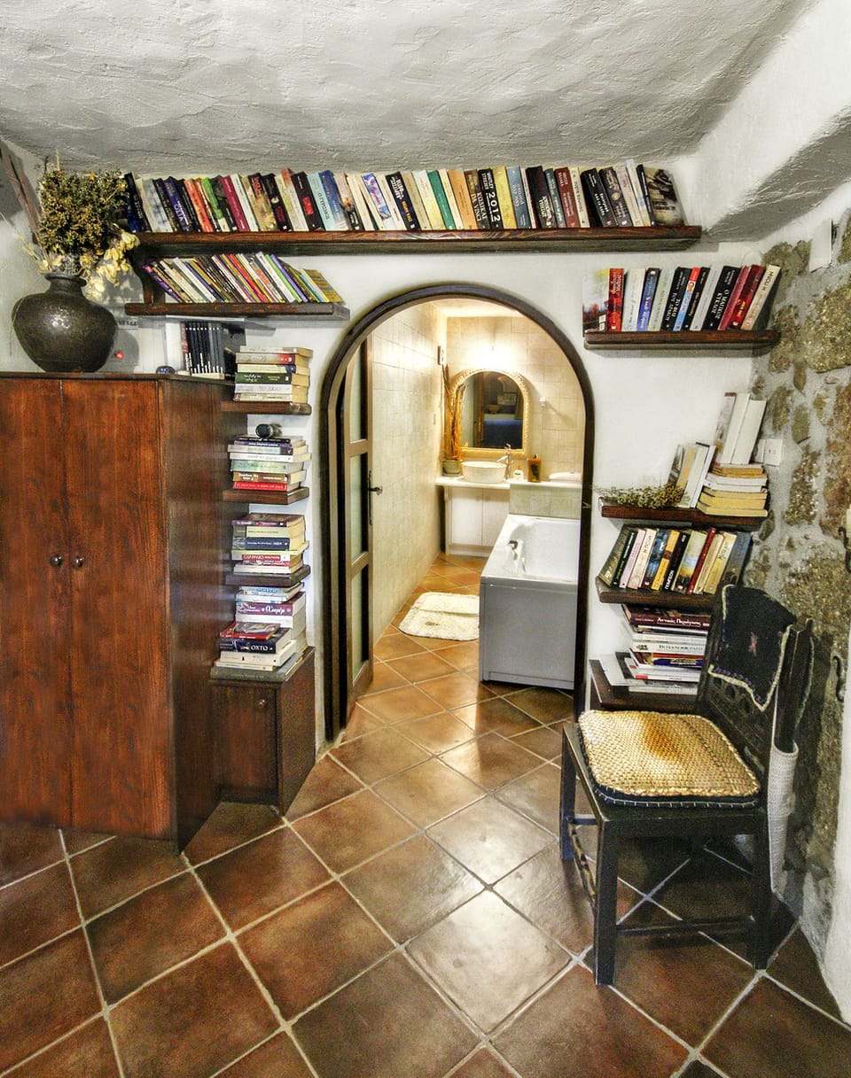 Bookcase and private bathroom of "Stone" bedroom
