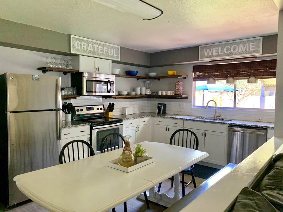 Eat-in kitchen
