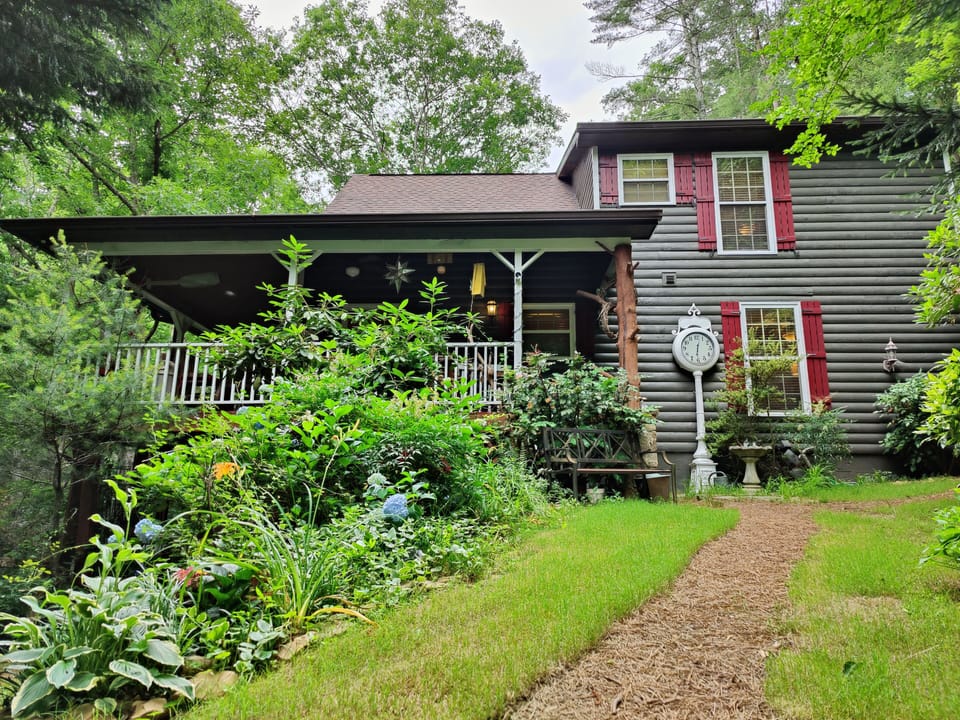 Front of Bearadise cottage