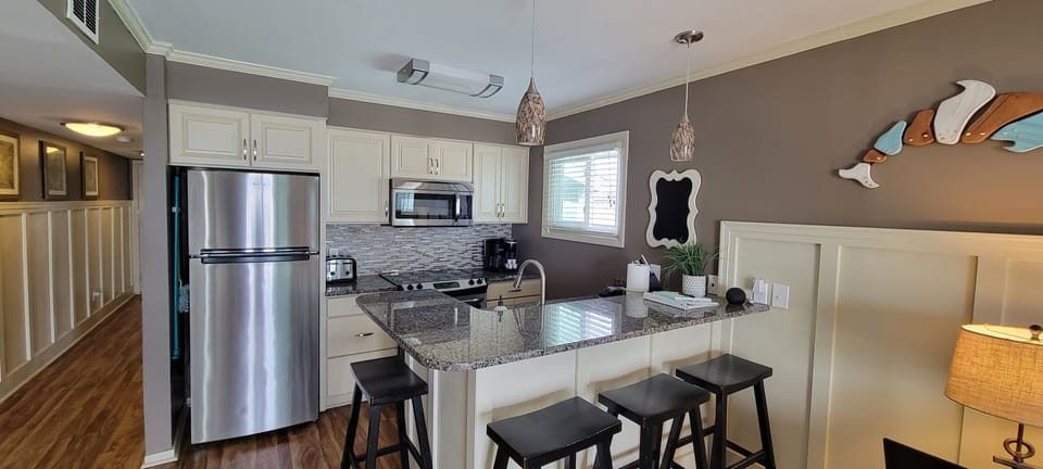 View of the open concept Kitchen & Bar