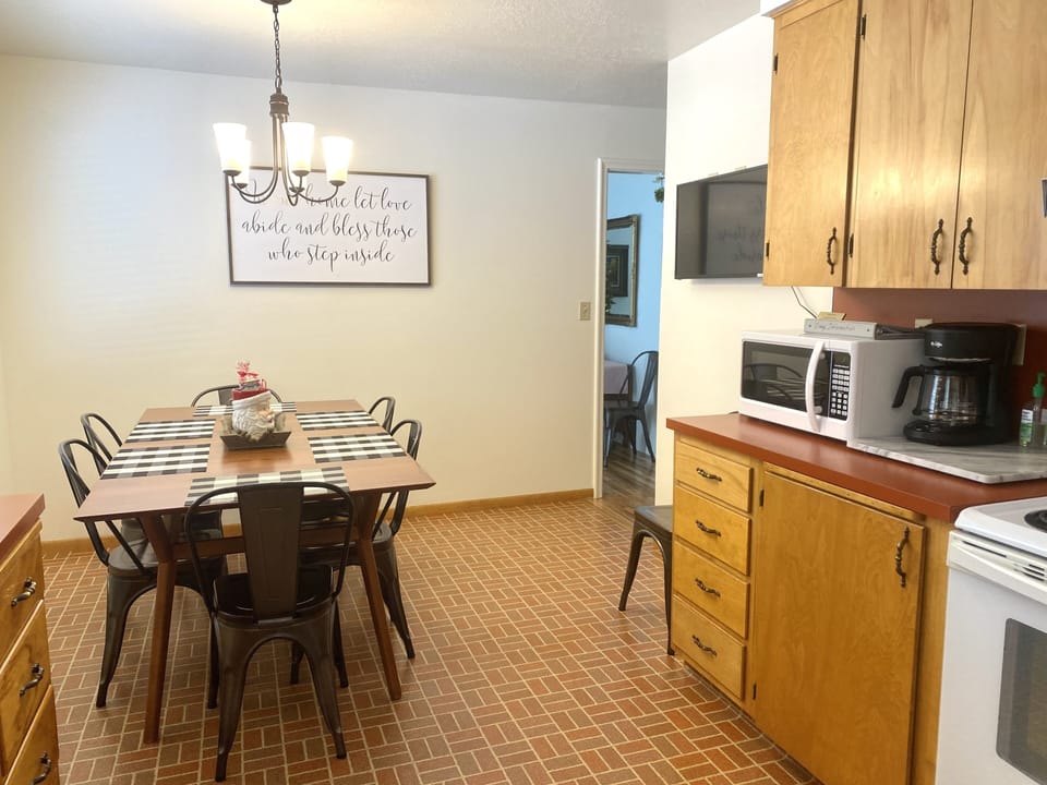 Kitchen /Dining