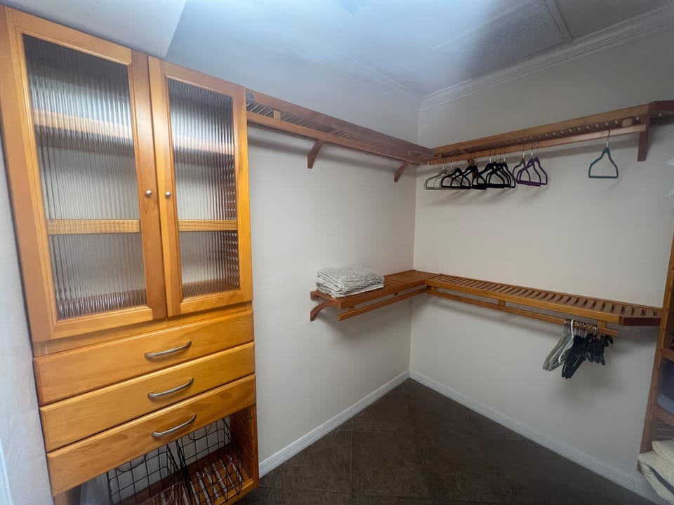 TEAK WALK IN CLOSET