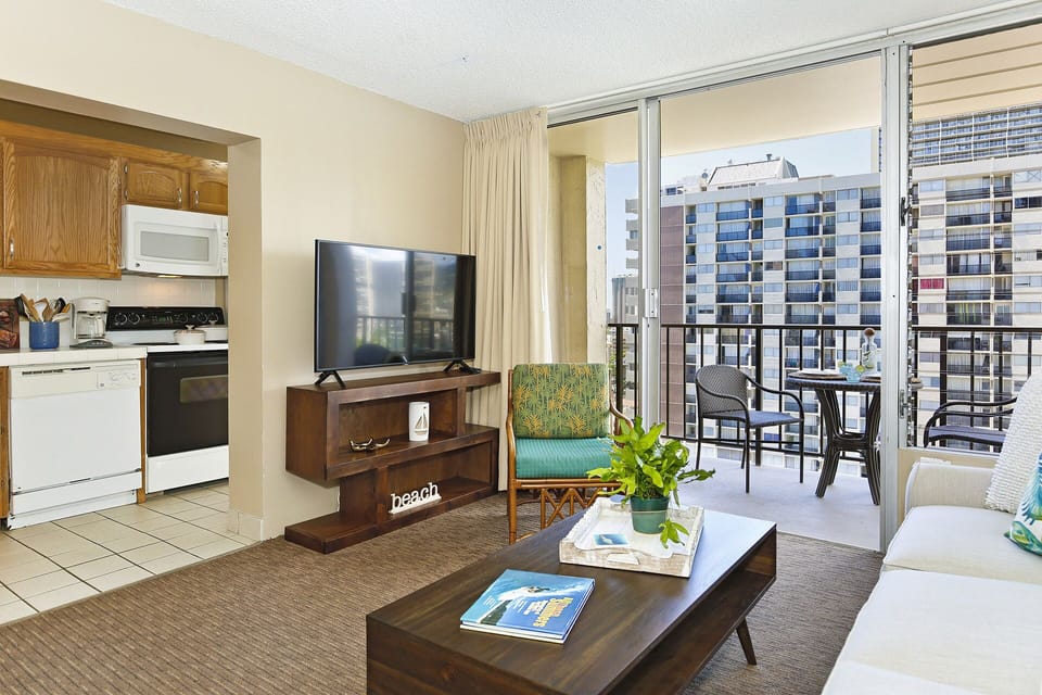 50" Flat Screen TV, Full Kitchen with Dishwasher!