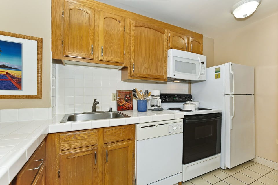 Full Kitchen with Dishwasher!