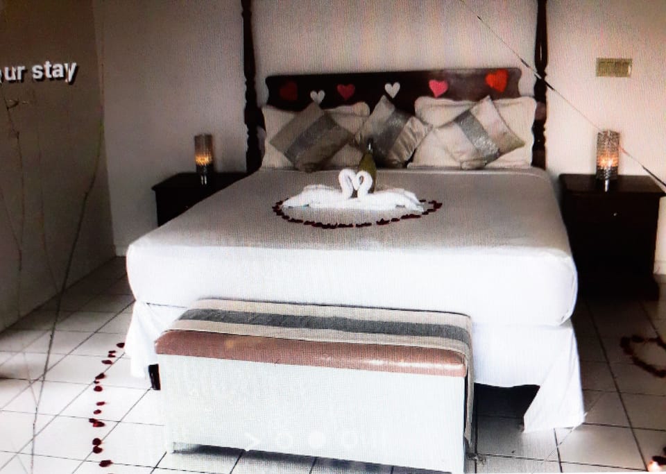 King  bed bedroom