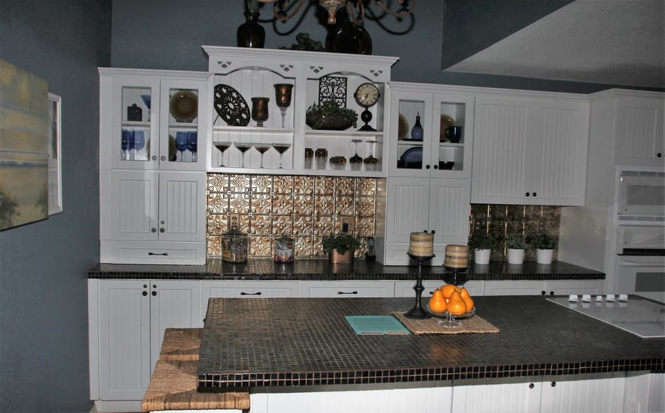 BEAUTIFUL KITCHEN FROM ANY VIEW!  