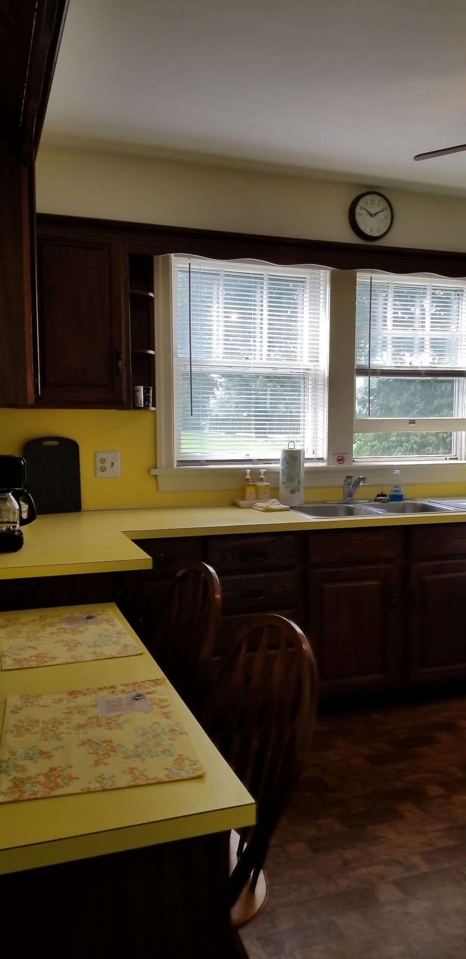 Fully stocked kitchen - seating area for 2