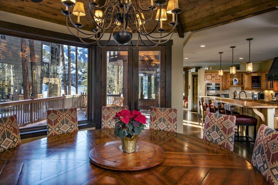 Dining Room- Round table seats 10+