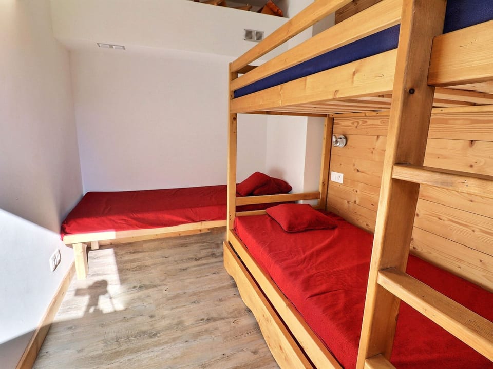 Comfortable 3-room with fireplace, pets allowed in Méribel Apartment in Les Allues