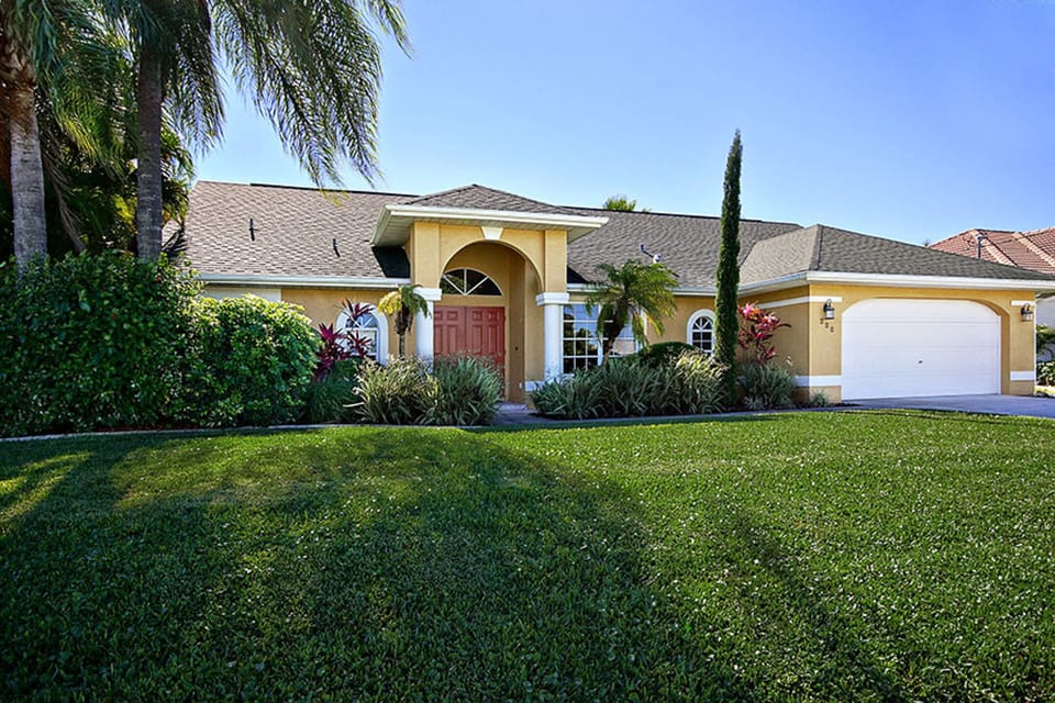 Double private lot 
Villa Chiara facing southwest