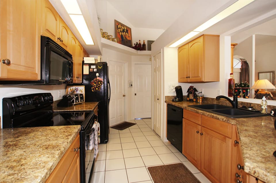  Fully equipped  kitchen with hard surface counter and Kaurig. coffee marker 