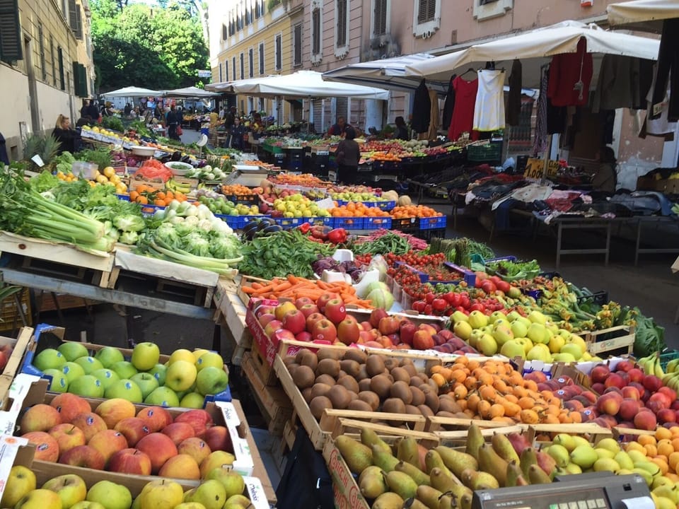 Outdoor produce market (5 min walk)