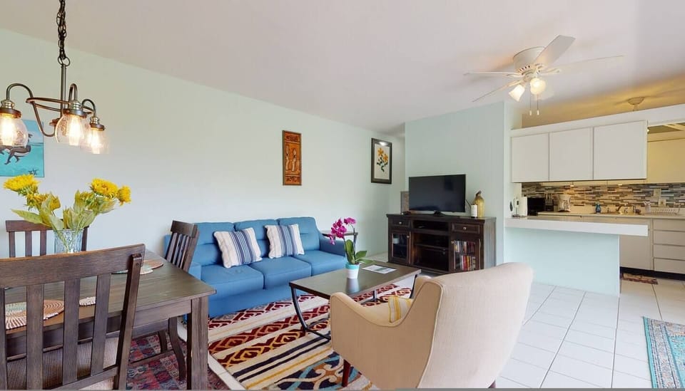 Living/dining area