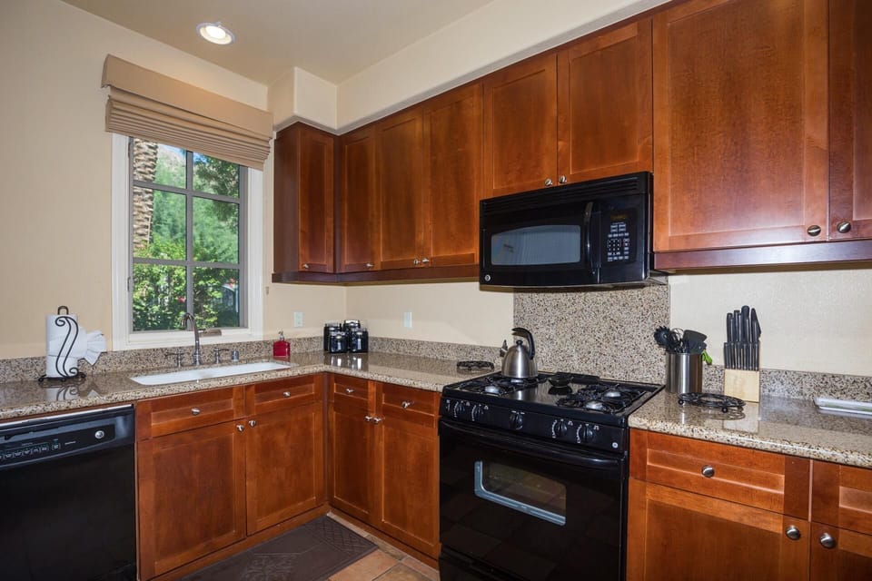 Gourmet Chef's Kitchen