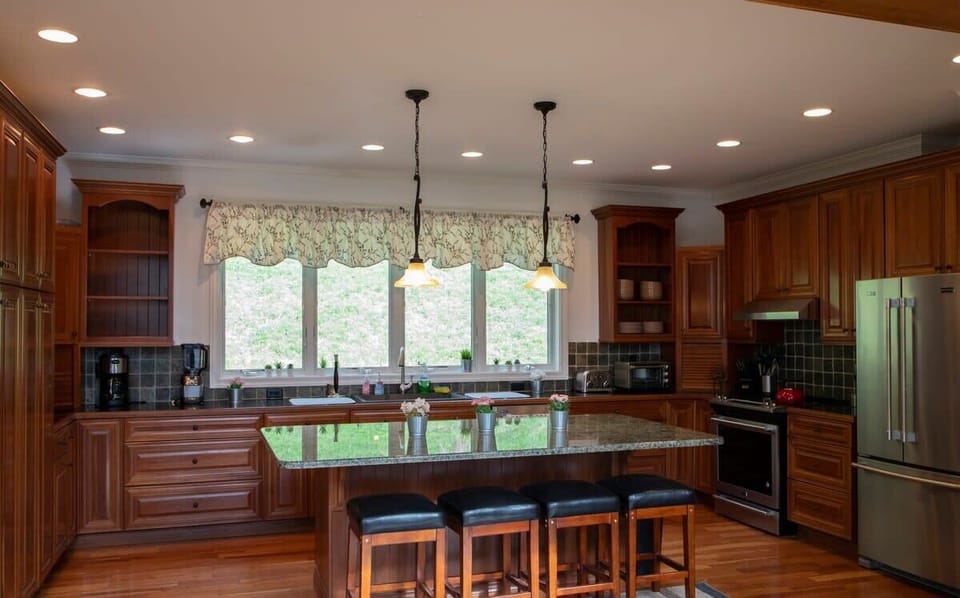 Need to get out of the house fast and no time to sit around the dinning room table for breakfast? No problem, you can enjoy any meal or conversation around the kitchen island. 