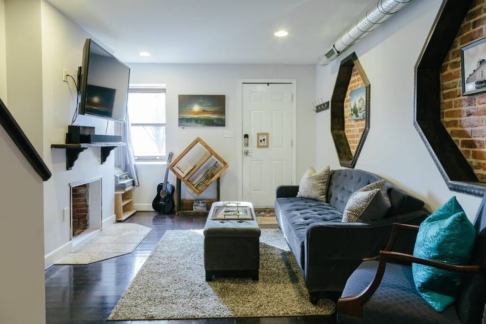 Living room with foldout couch: full size