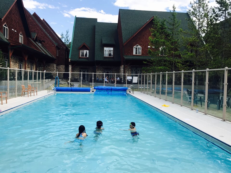 Heated Swimming Pool , open year round 