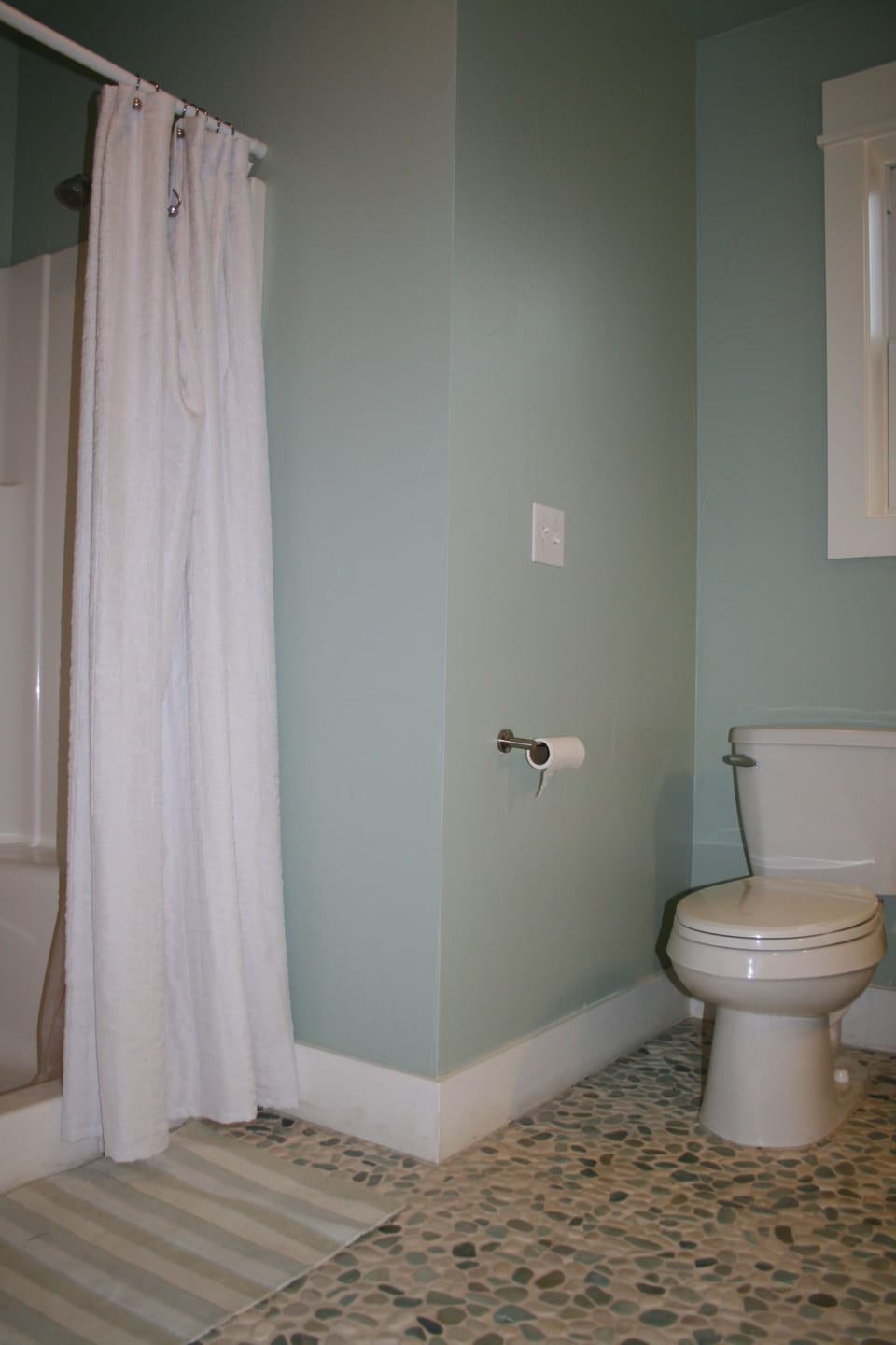 Master bath w/river rock floor
