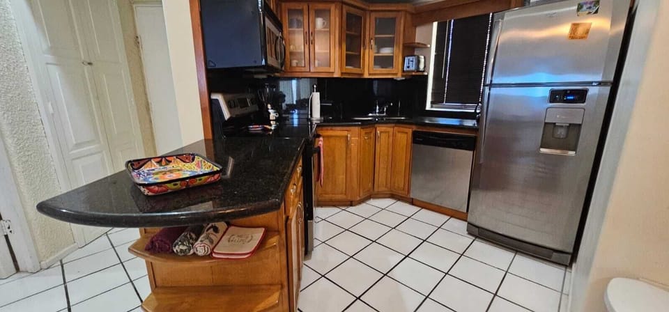 Fully equipped kitchen.