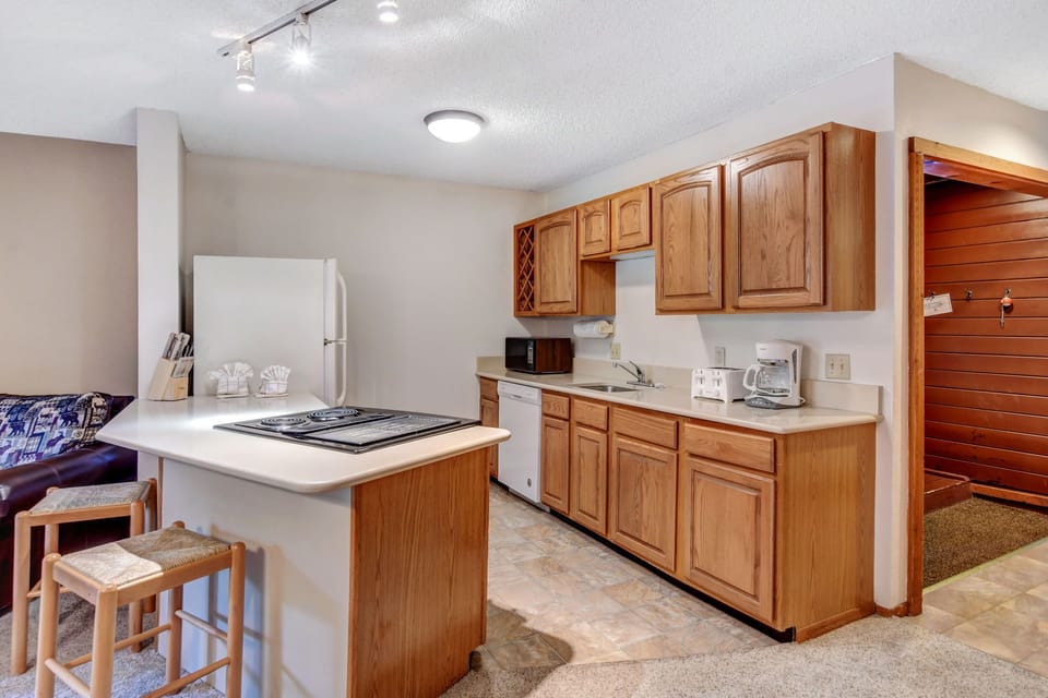 Full kitchen