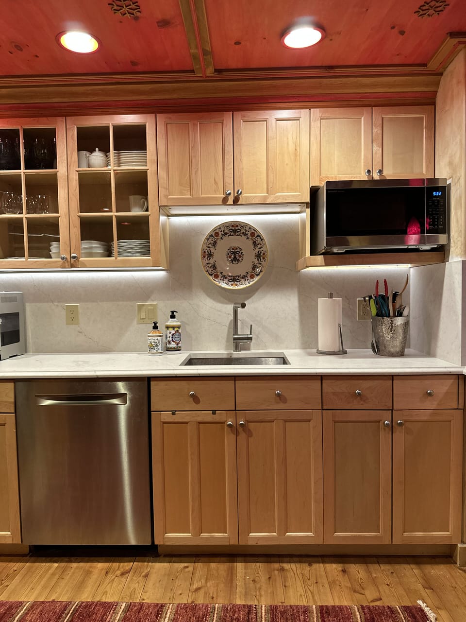 Gourmet Kitchen!! Quartz counters!
