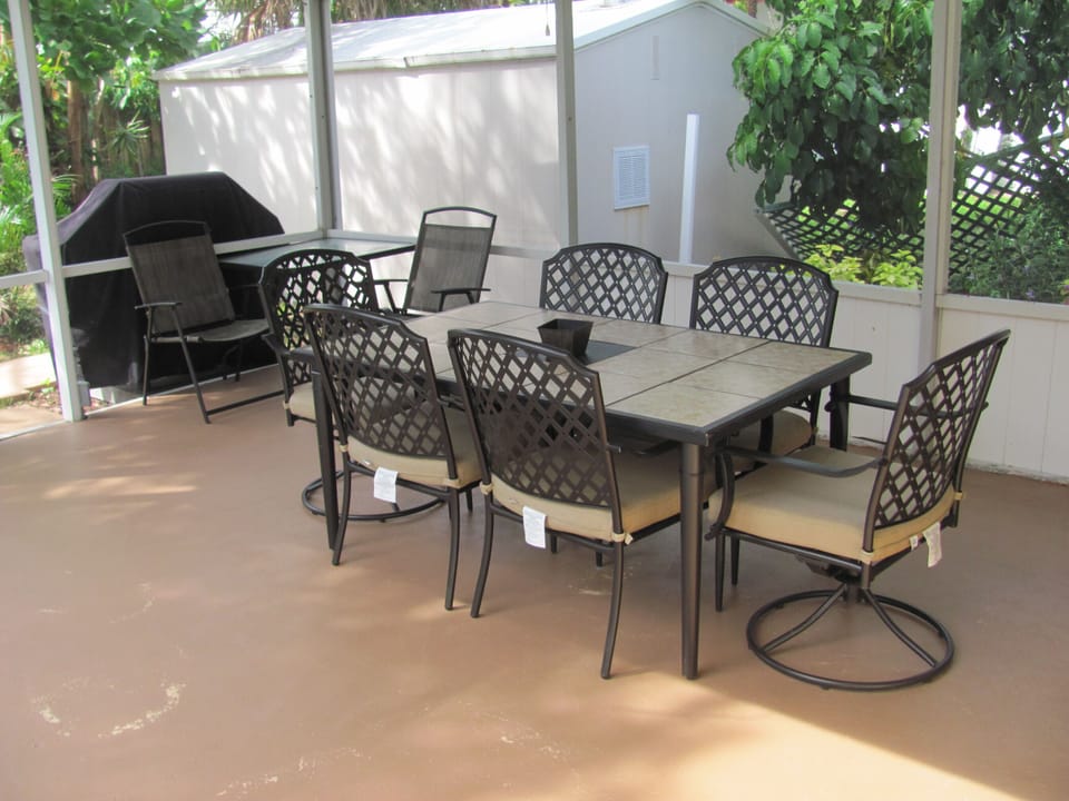 Outdoor dining