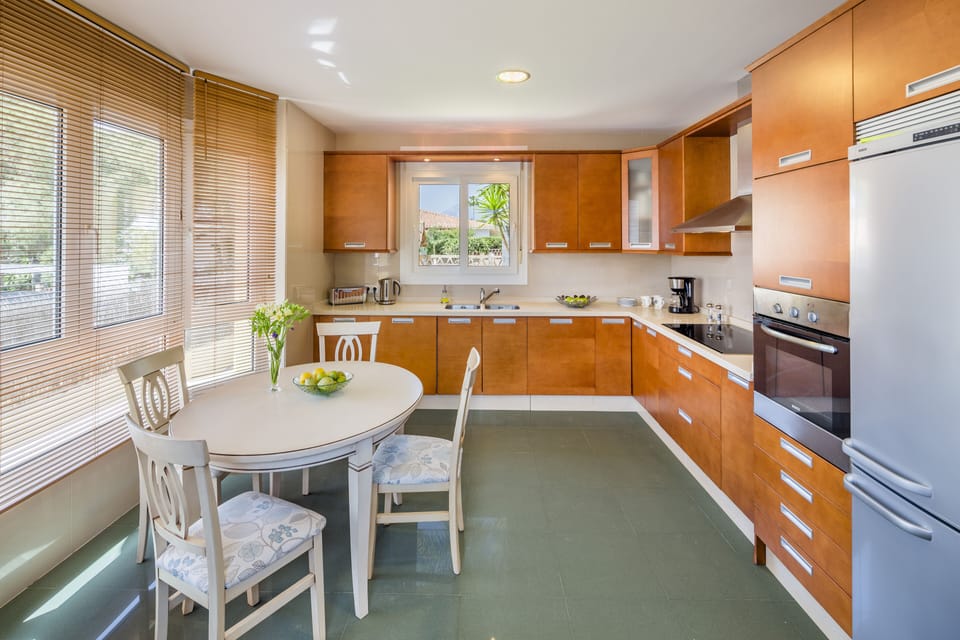 Well equipped kitchen