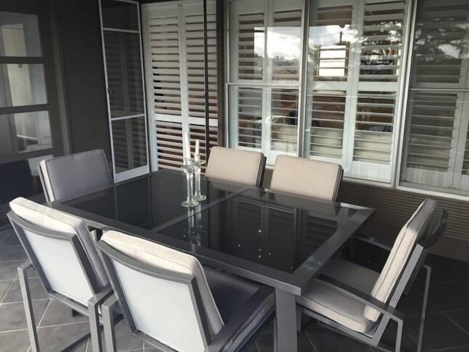 Outdoor dining on balcony 