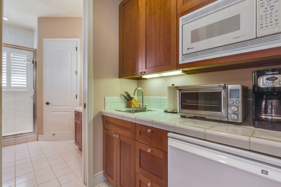 Kitchenette in the Ohana Suite