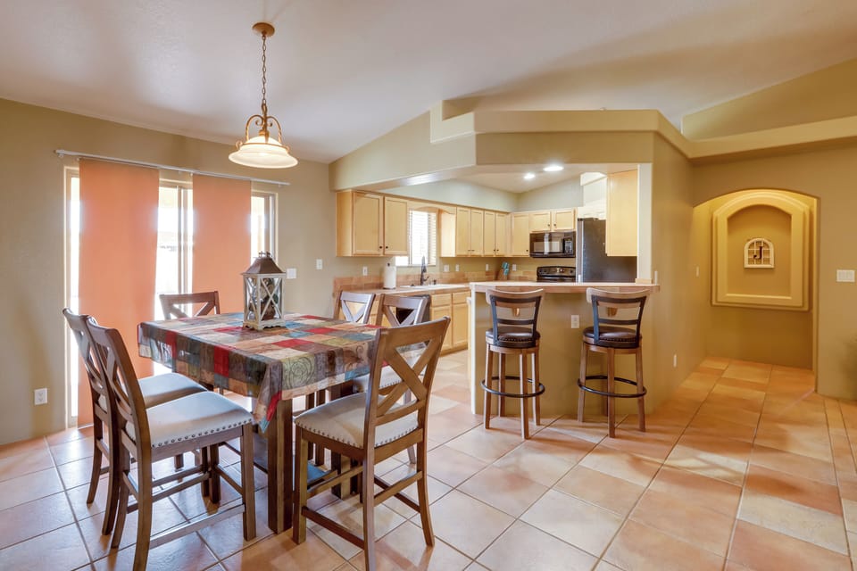 Dining Area & Kitchen