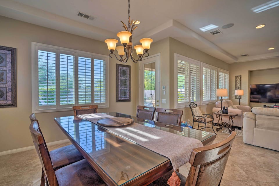 Dining Area | Dishware/Flatware Provided