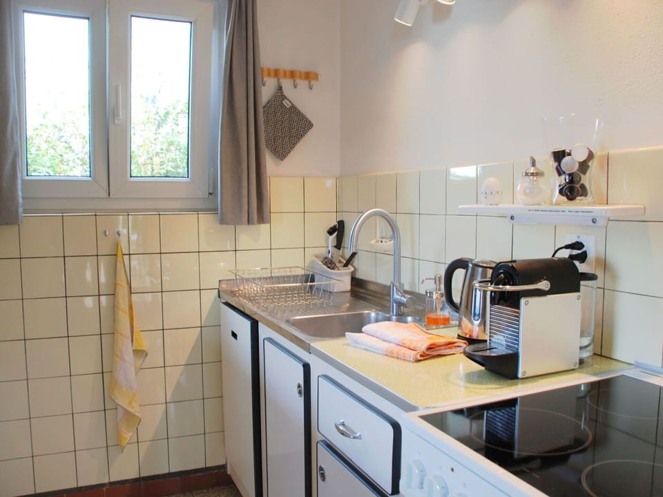 Room, Countertop, Property, Kitchen, Furniture, Cabinetry, Yellow, Building, Interior Design, House
