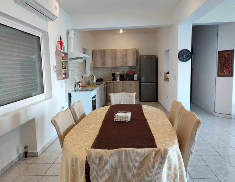 DINNING TABLE 