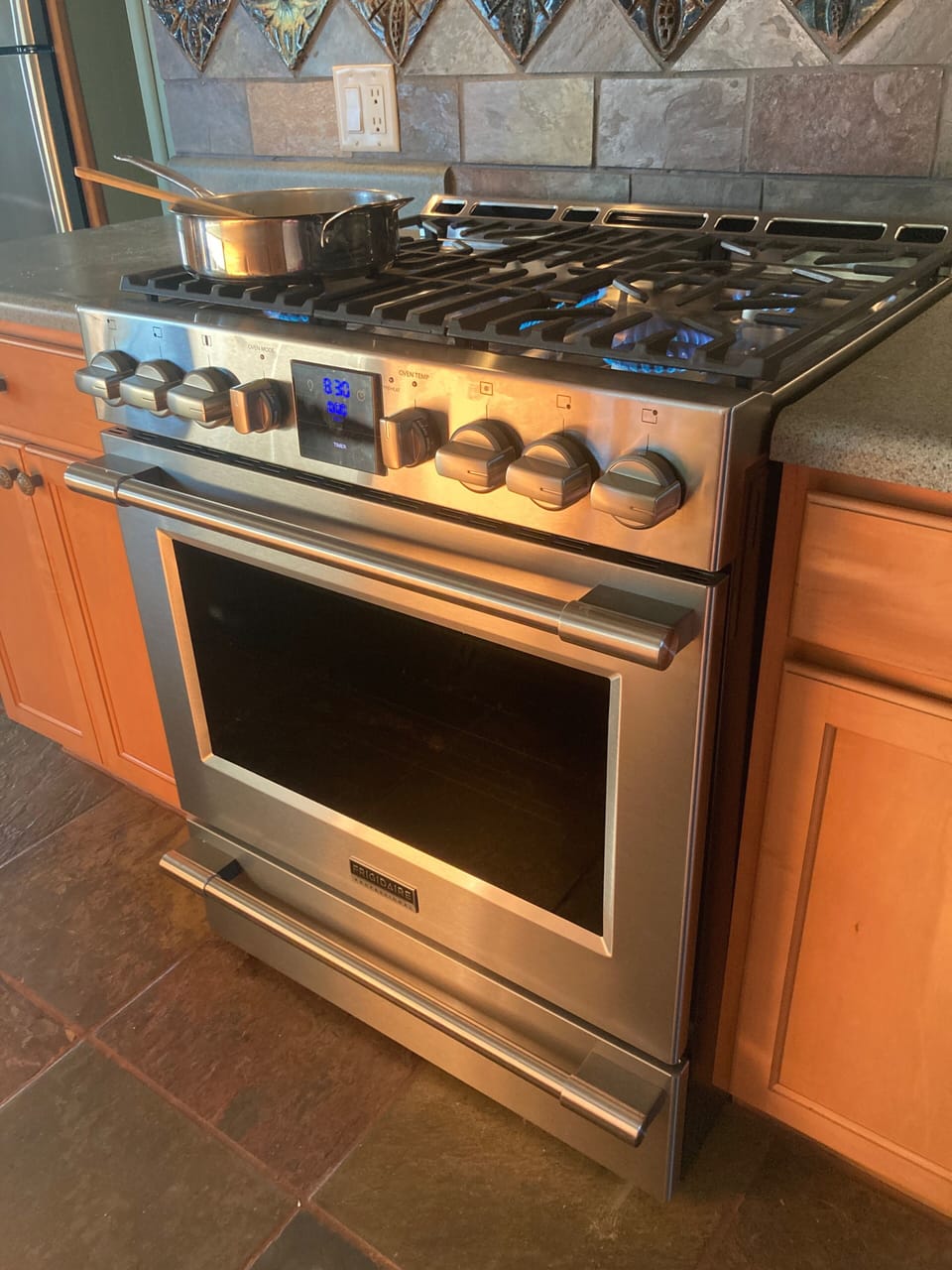 Brand new 6 burner gas range to upgrade your lakefront cooking adventure 