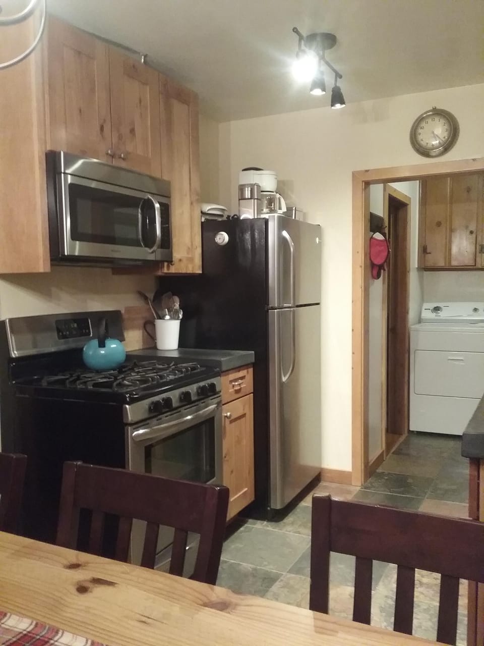 Stainless steel appliances, stove, oven, microwave, dishwasher, fully equipped
