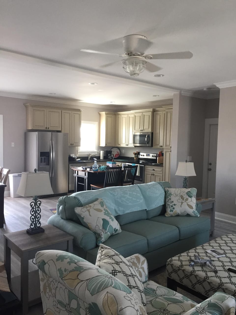 Visit, watch tv, chat in the open living area
Queen sleeper can accomodate 2 