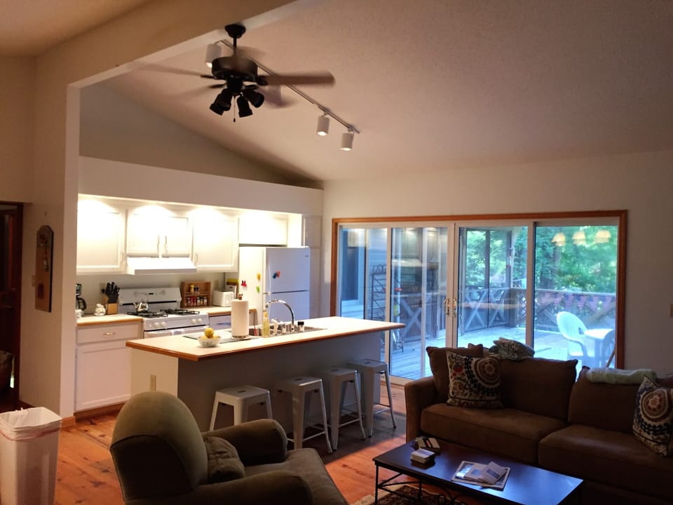Open floor plan, great for family and gatherings