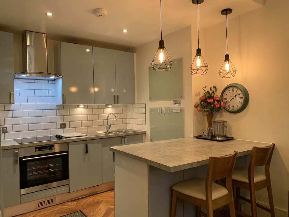 Washer, dryer, elec oven/stove, d/w, fridge/freezer, toaster, kettle, nespresso 