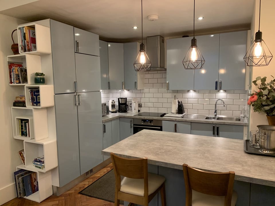 Bright, fully equipped w/dishes, cutlery, pots, pans, baking, serving equipment