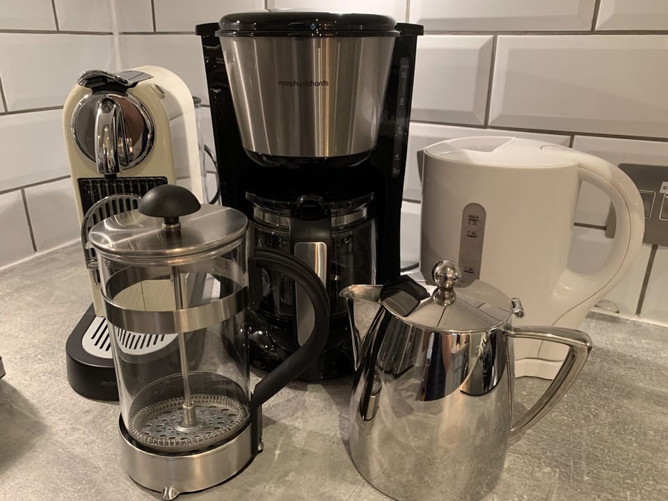 Nespresso & American filter coffee makers, cafetiere, teapot & kettle 