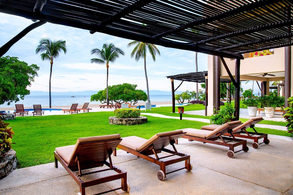 Outdoor patio plus extra lanai--only for ground floor condos 