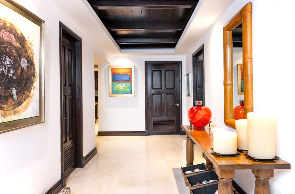 Entry hallway to HDM #101. 