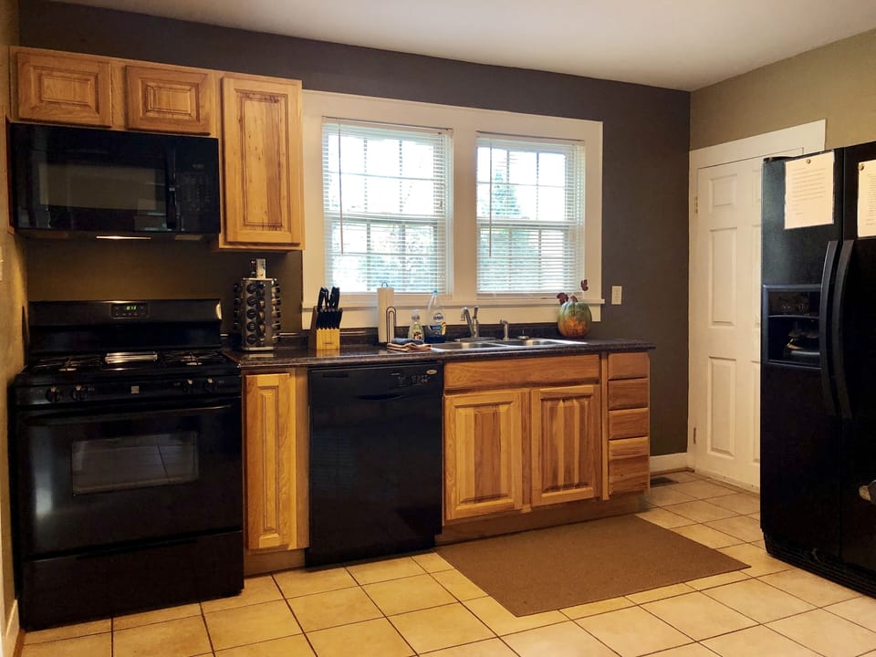 Full kitchen