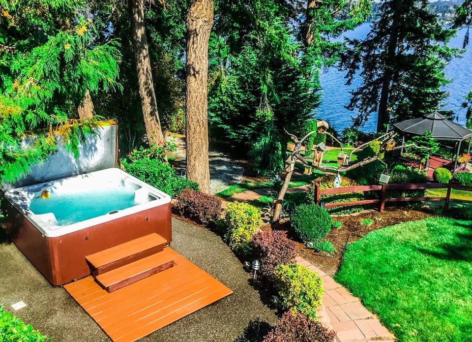 View of the hottub from the deck.