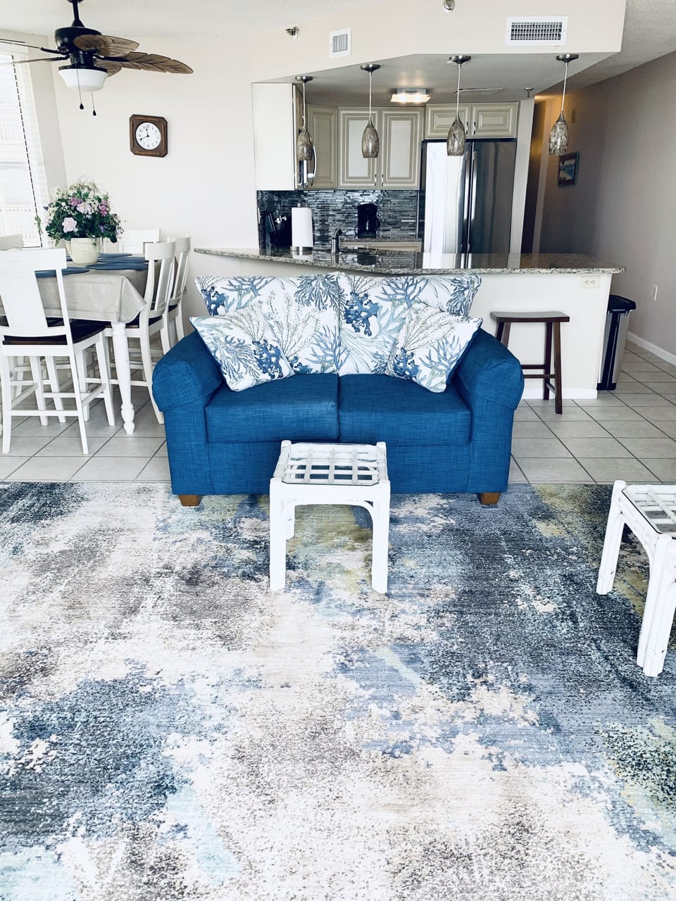 LIVINGROOM/DINING/KITCHEN