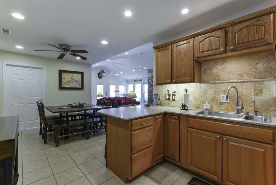 Plenty of room to prepare a home cooked meal