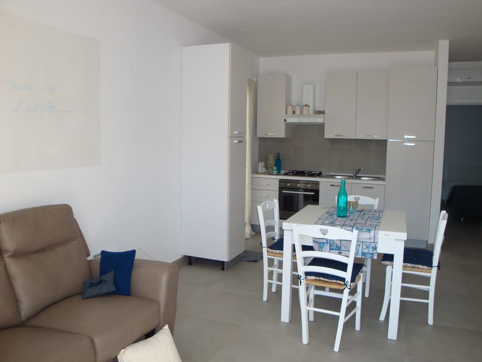 LIVING ROOM WITH KITCHEN